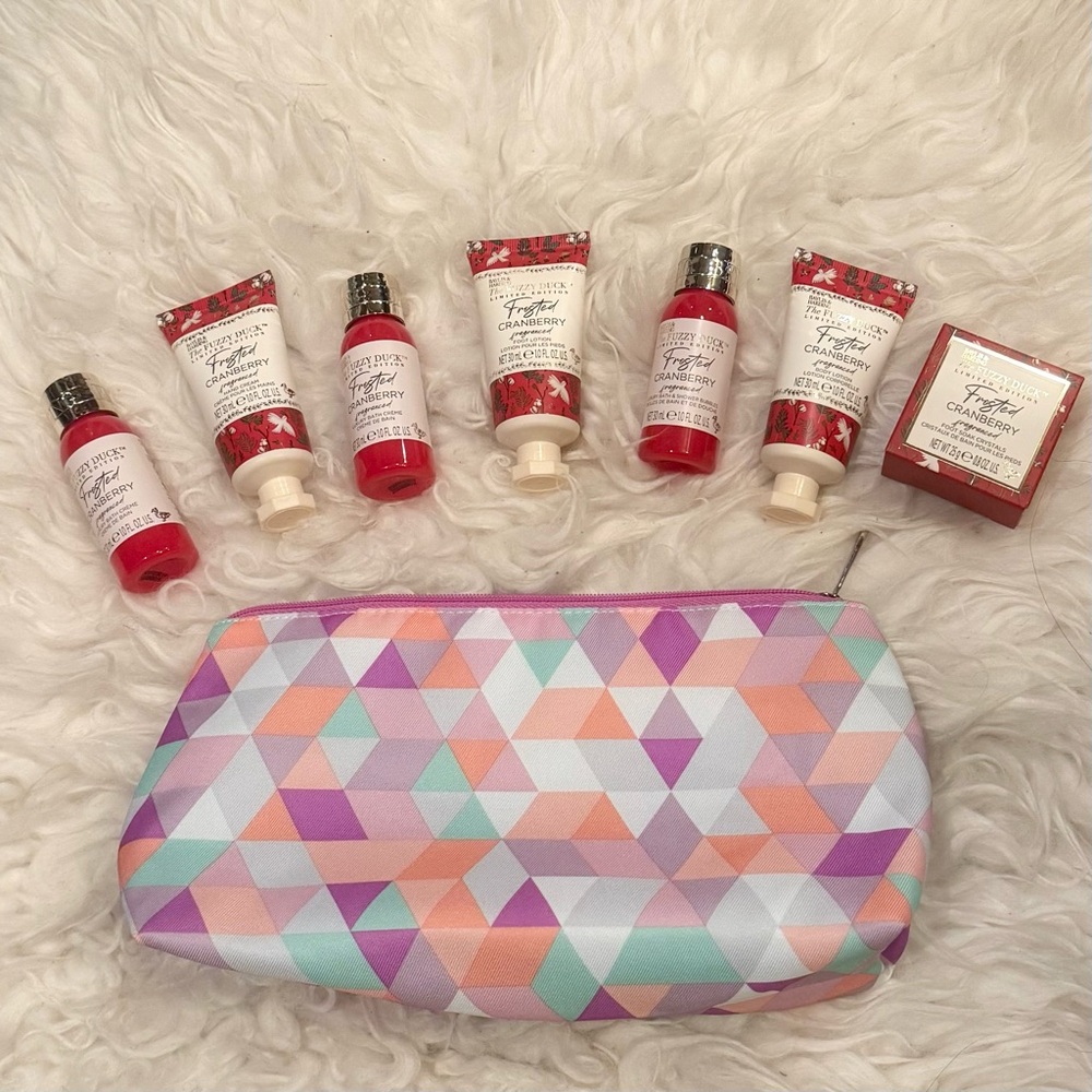 The Fuzzy Duck Frosted Cranberry fragranced Bath & Body Care 8pc Set*NEW